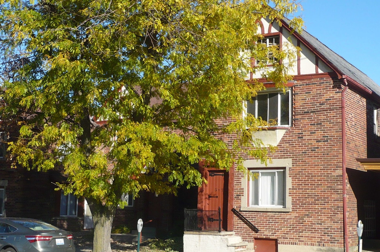 Primary Photo - 319 W Elm St