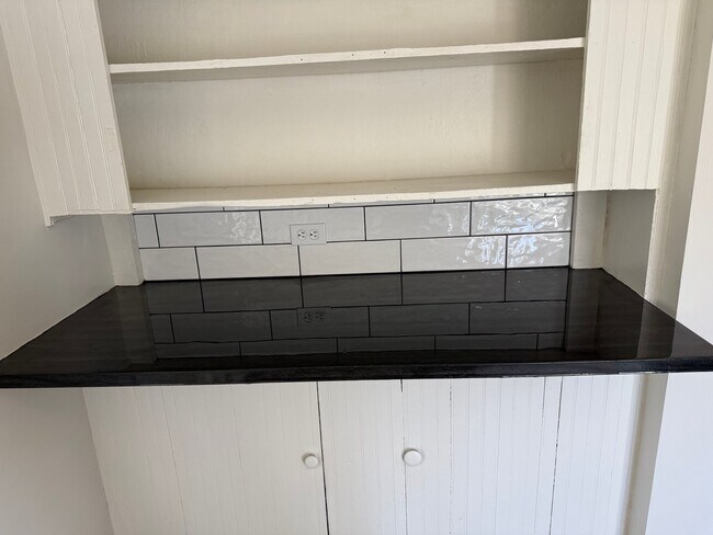 Building Photo - 100 Brook St