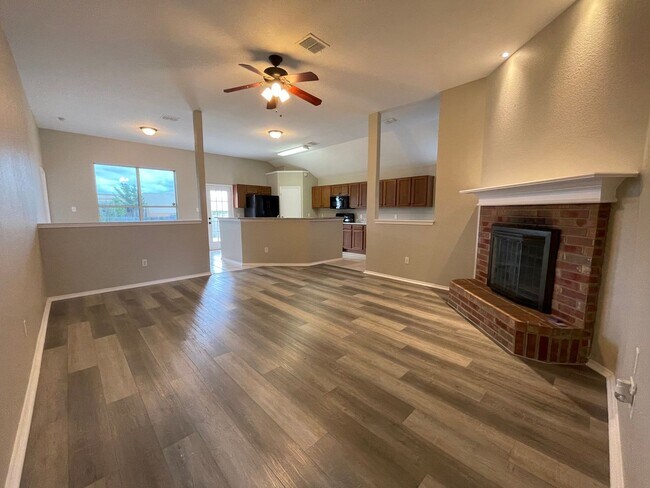 Foto del edificio - COMING SOON - 3 BEDROOM 2 BATH HOME IN SW ...