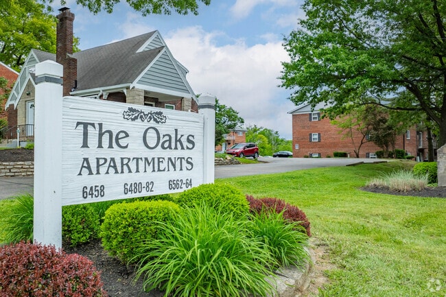 Building Photo - Oaks Apartments