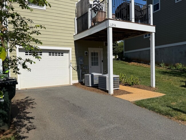Building Photo - 1256 Haden Pl