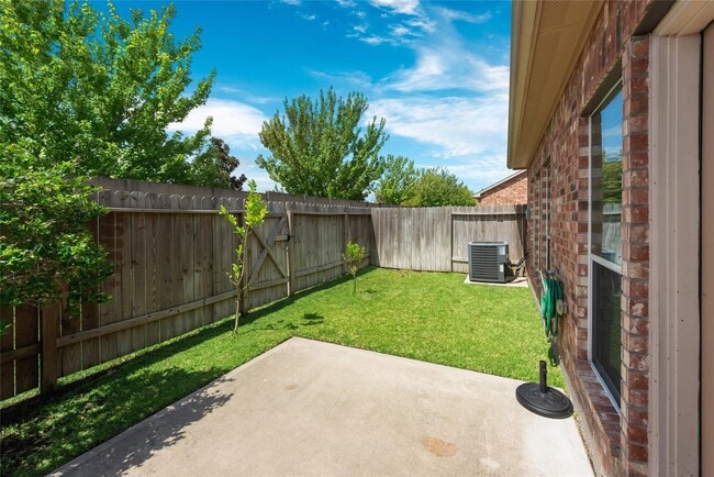 Building Photo - 11003 Paterno Dr