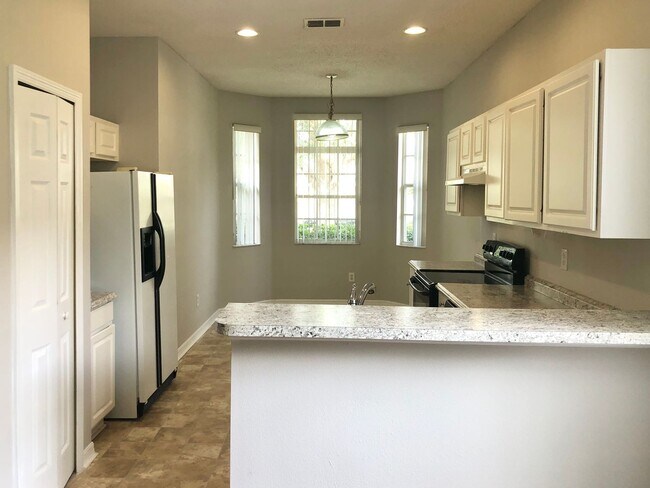 Building Photo - Lovely 3/2 Spacious Home with a Fenced Bac...