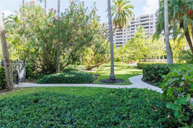 Foto del edificio - 170 Ocean Ln Dr
