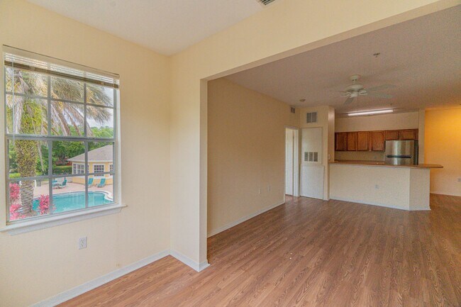 Building Photo - Claire Ann Unit 208