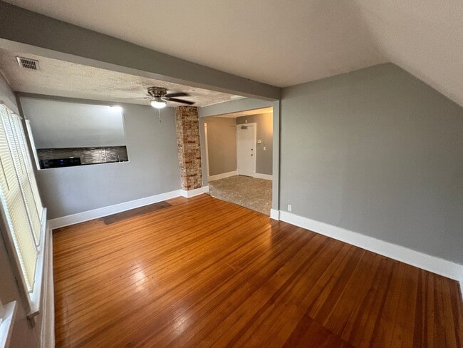 Building Photo - 2800 R St