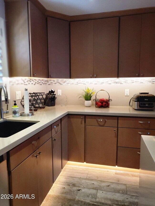 Foto del edificio - 3737 E Turney Ave