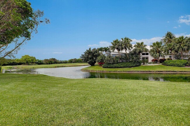 Foto del edificio - 5660 Piping Rock Dr