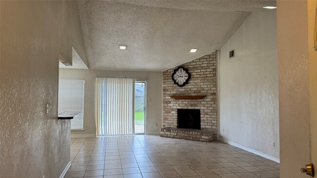 Building Photo - 10942 Dunvegan Way