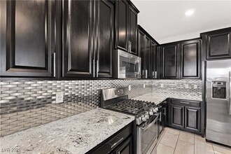 Building Photo - 4 Lomita Heights Dr
