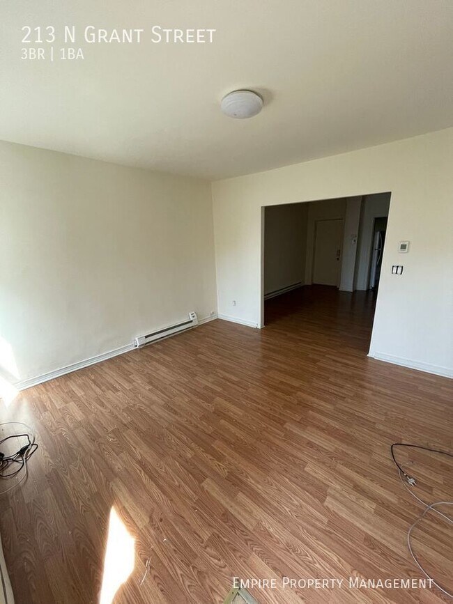 Building Photo - 3 Bedroom / 1 Bathroom Home in Allentown !