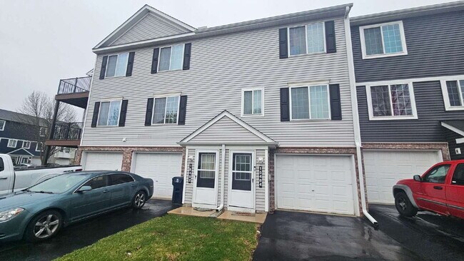 Building Photo - Charming 2-Bedroom Townhouse in Apple Valley – Cozy 1190 Sq Ft Retreat! Available now