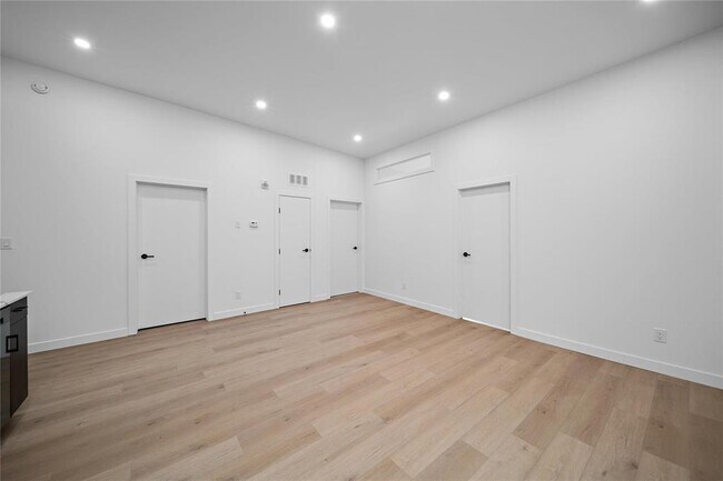 Building Photo - 287 Hamilton St