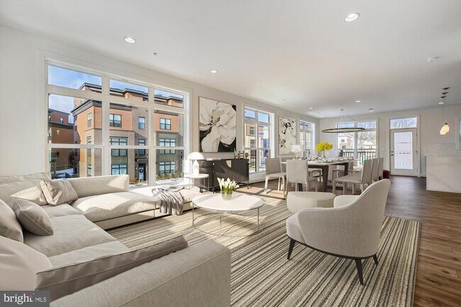 Foto del edificio - 3234 Royal Fern Pl