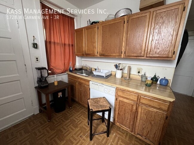 Foto del edificio - 1728 W Carmen Ave