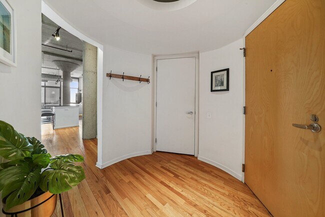 Foto del edificio - 900 N Kingsbury St