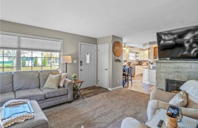 Building Photo - 3 bedroom 2 bath in the heart of Niagara F...