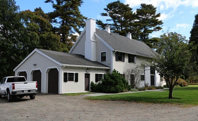 Building Photo - 643 Bay Rd