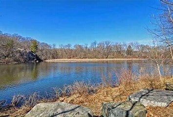 Path to Swains Pond - 18 Cliff Rd