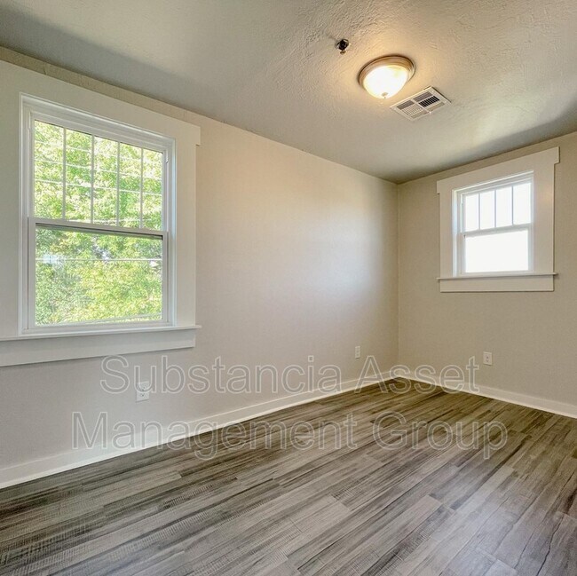 Foto del edificio - 727 Culbertson Dr