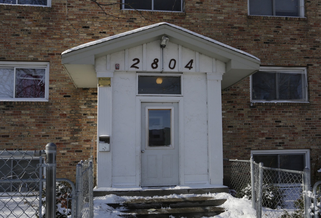 Entrance - 2804 Blaisdell Ave