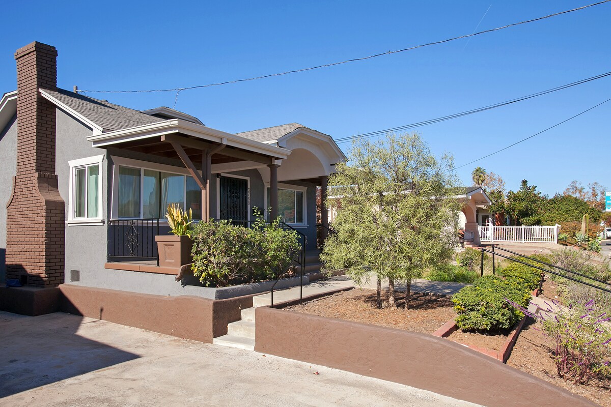 Primary Photo - 3 BEDROOM 1 BATH ARTS AND CRAFTS BUNGALOW ...