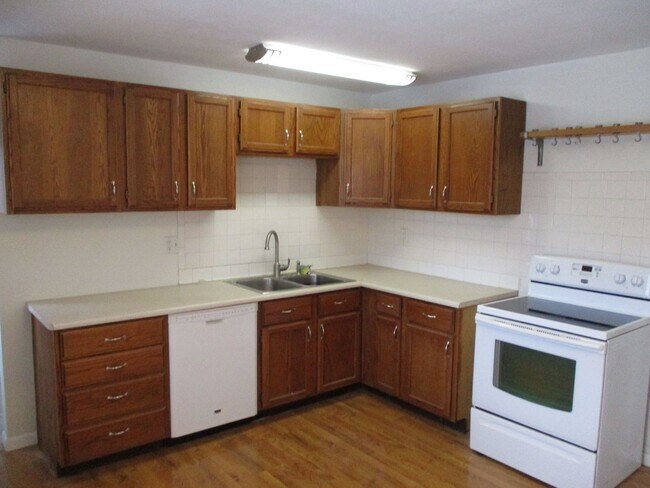 Foto del edificio - 3 Bedroom/1.5 Bath Brick Ranch In Miamisburg