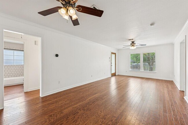 Foto del edificio - 903 Chote Ave