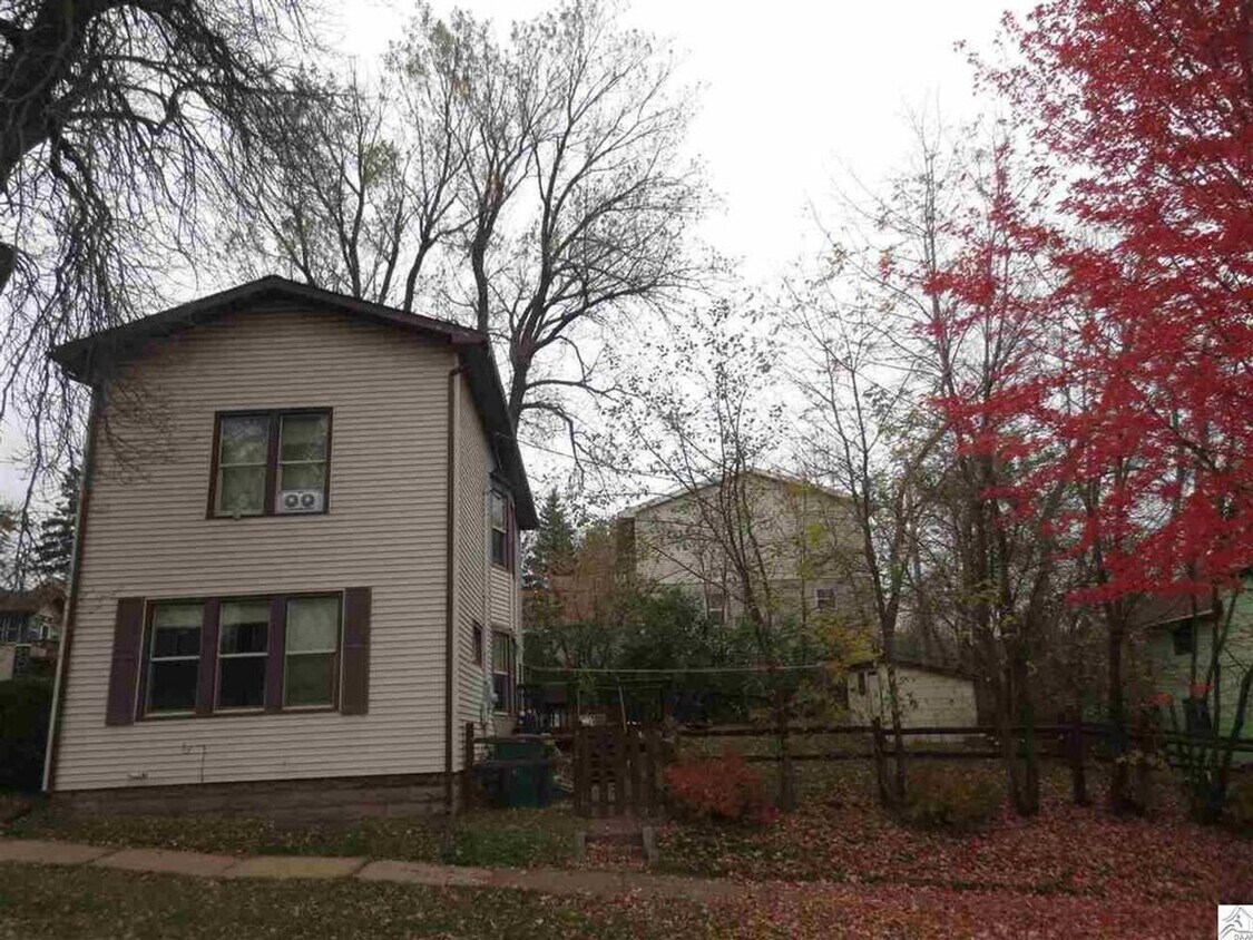 Foto principal - 732 N 23rd Ave W