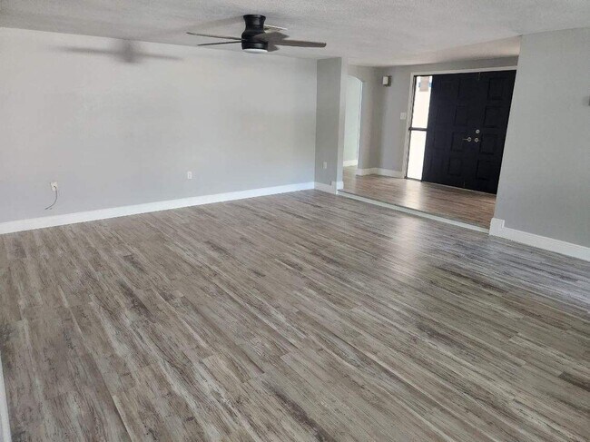 Building Photo - 7815 Bloomfield Dr