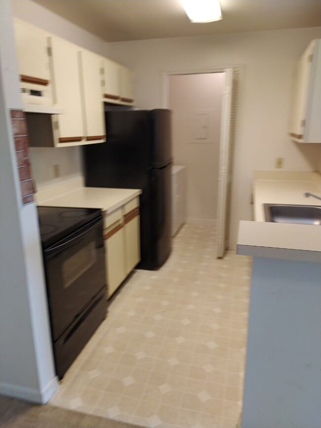 Building Photo - 6142 Westgate Dr