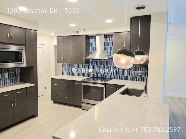 Building Photo - Spacious condo with stunning views in Arli...