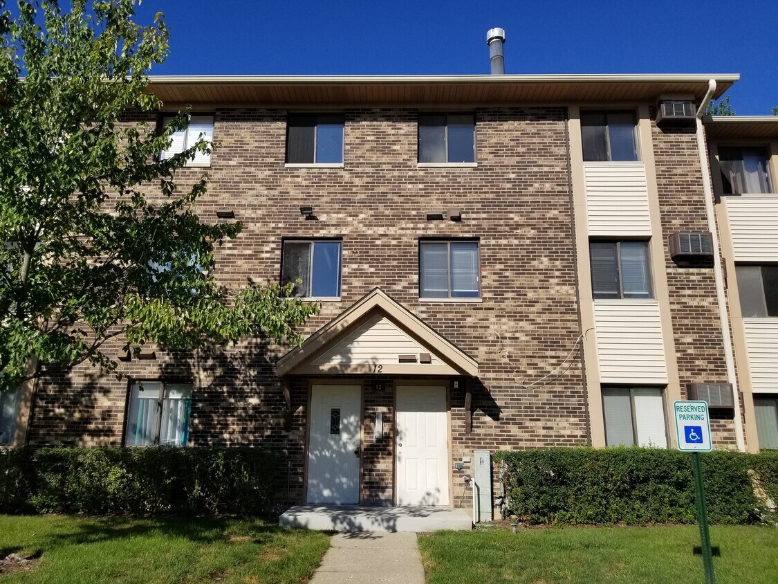 Primary Photo - 12 Parkside Ct