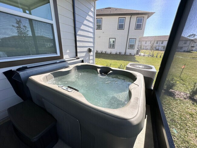 Building Photo - Stunning House for 10 Guest: Luxury and Sp...