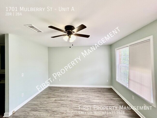 Building Photo - Close to Downtown! 2/1.5 Duplex: Central A...