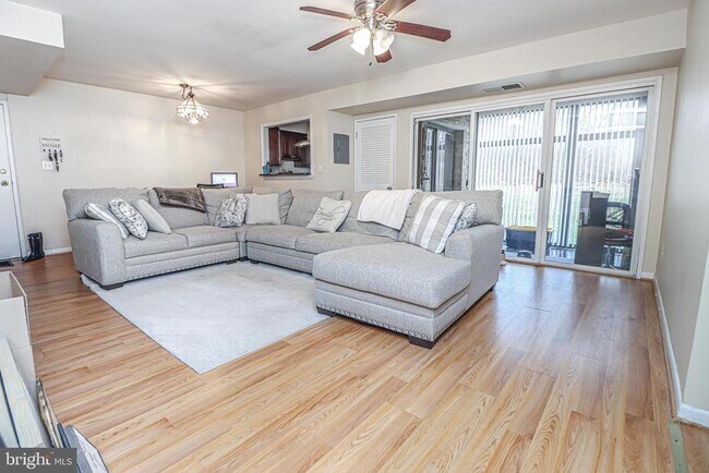 Foto del edificio - 5478 Cedar Ln