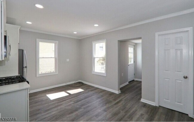 Foto del edificio - 321 South Ave