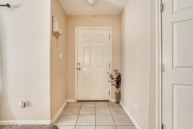 Building Photo - 549 Roadrunner Ave