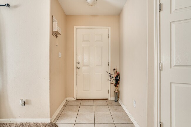 Foto del edificio - 549 Roadrunner Ave