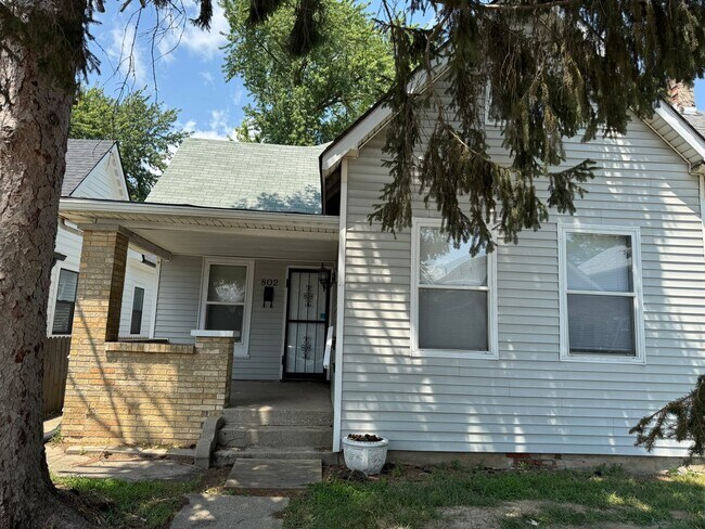 Building Photo - Bates Hendricks 3 Bedroom 2 Bath