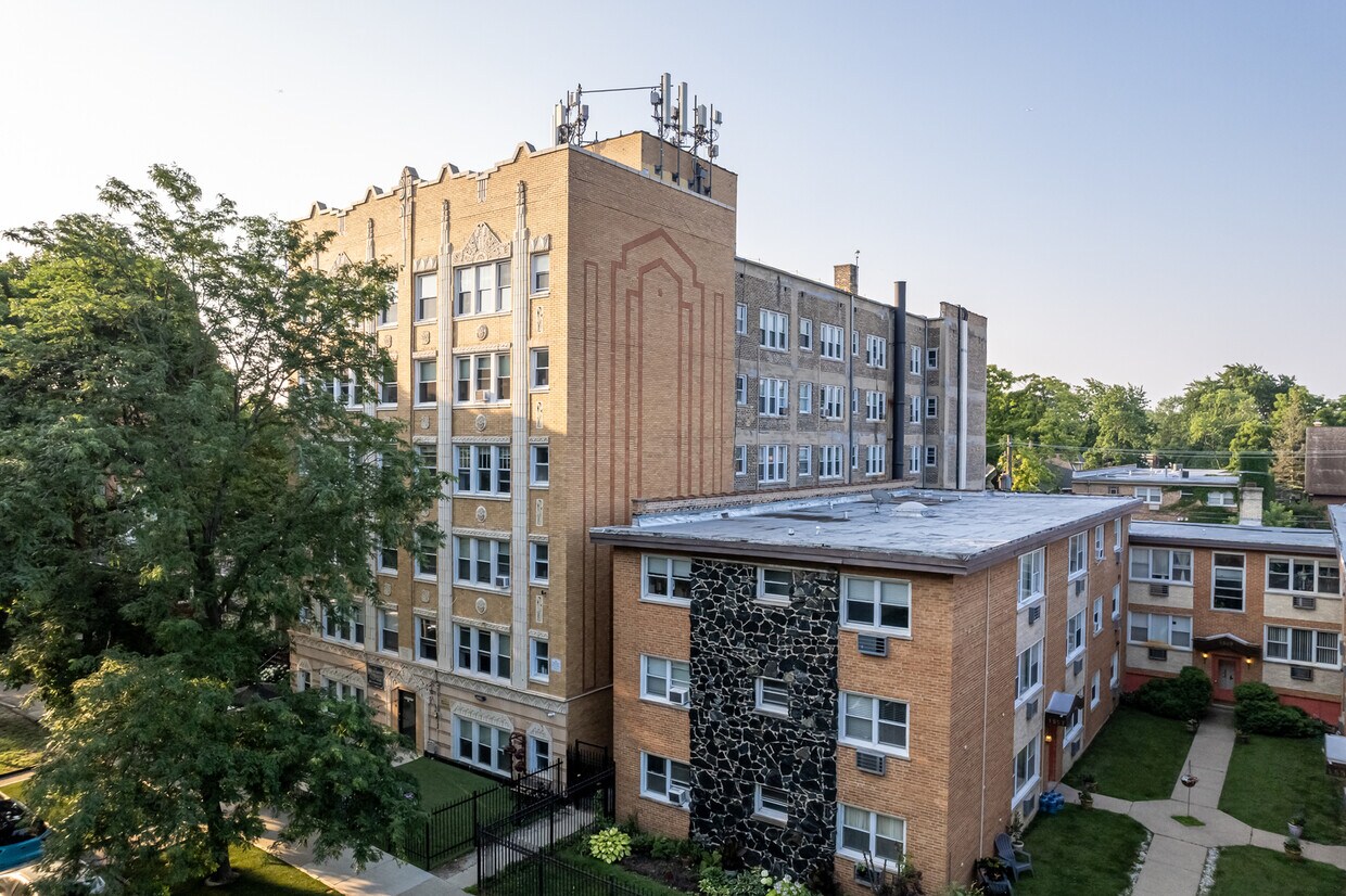 Foto principal - 1521 W Sherwin Ave