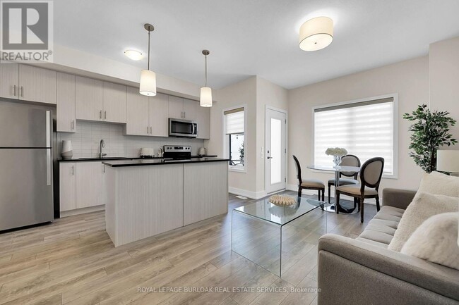 Building Photo - 115 Shoreview Pl