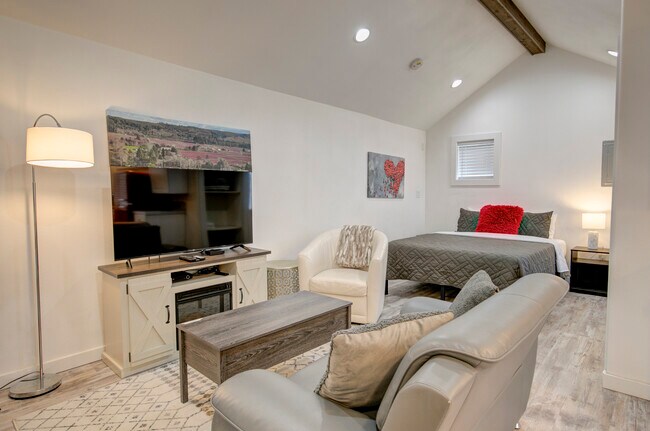 Foto del edificio - 1757 SR 105