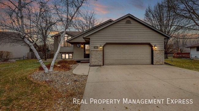 Building Photo - 4 Bedroom 3 Bathroom Home in Brandon SD