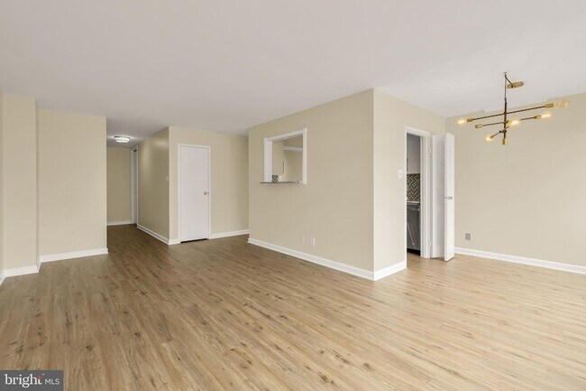 Foto del edificio - 2401 H St NW