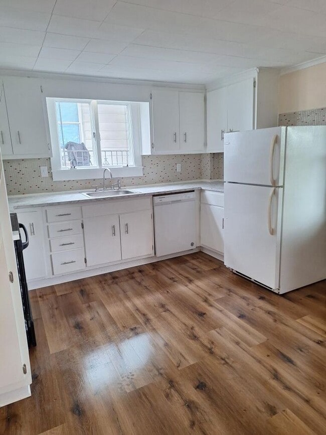 Foto del edificio - Large 2 Bed/1 Bath Single Family Home - $1...