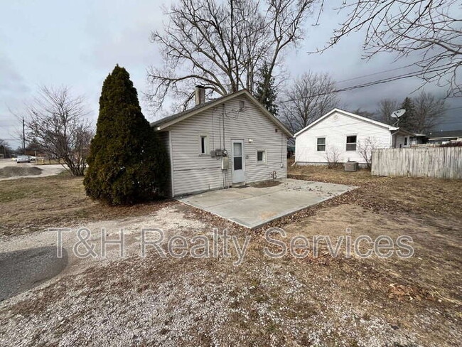 Building Photo - 1389 S Marion St