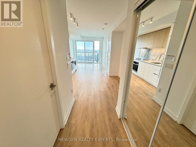 Photo du bâtiment - 1100 Sheppard Ave W