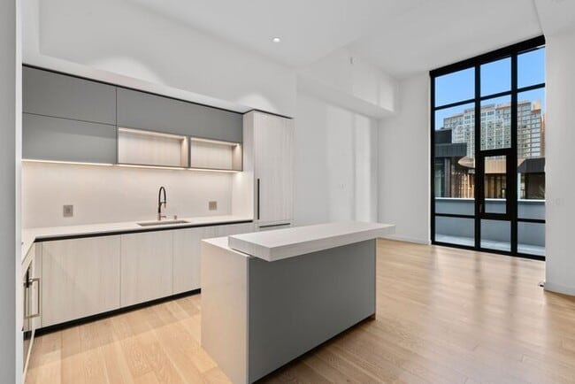 Foto del edificio - Luxury Executive Condo w/AC in the Heart o...