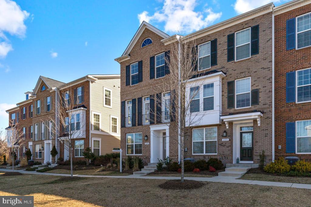 22890 Oakgrove Rd, Sterling, VA 20166 Townhome Rentals in Sterling VA